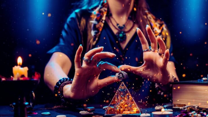 Po ciganskim kartama do kraja meseca:Slede fatalne ljubavi i neocekivani raskidi!